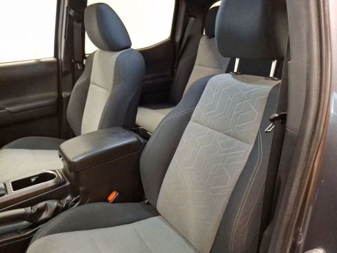 Used 2021 Toyota Tacoma TRD Off-Road image 16