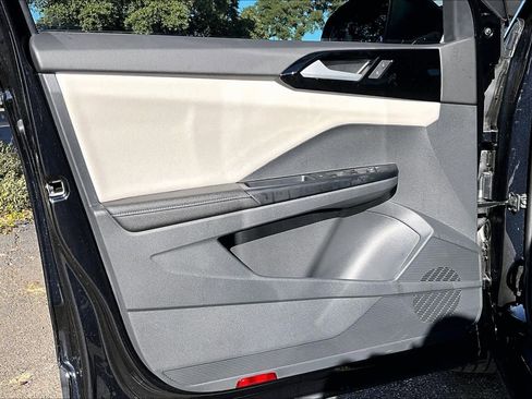 New 2026 Volkswagen Taos S image 10