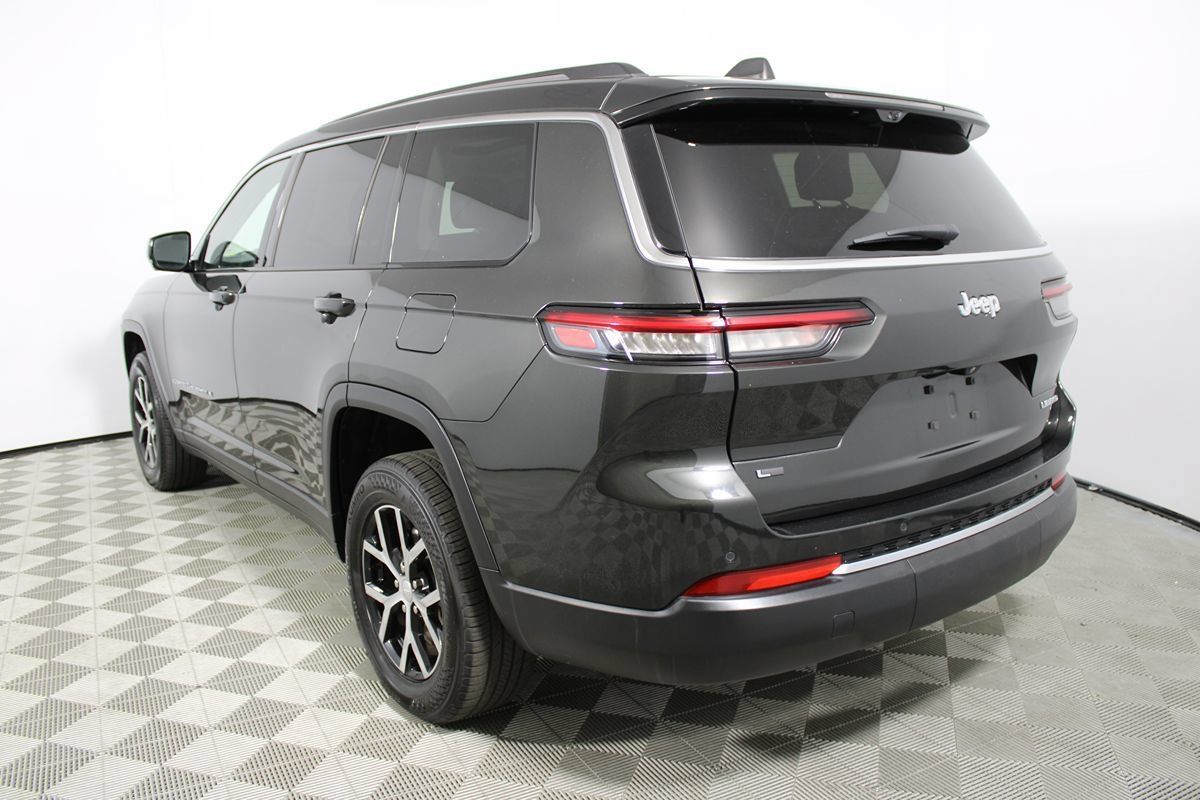 Used 2023 Jeep Grand Cherokee L Limited w/ Luxury Tech Group II RWD image 37