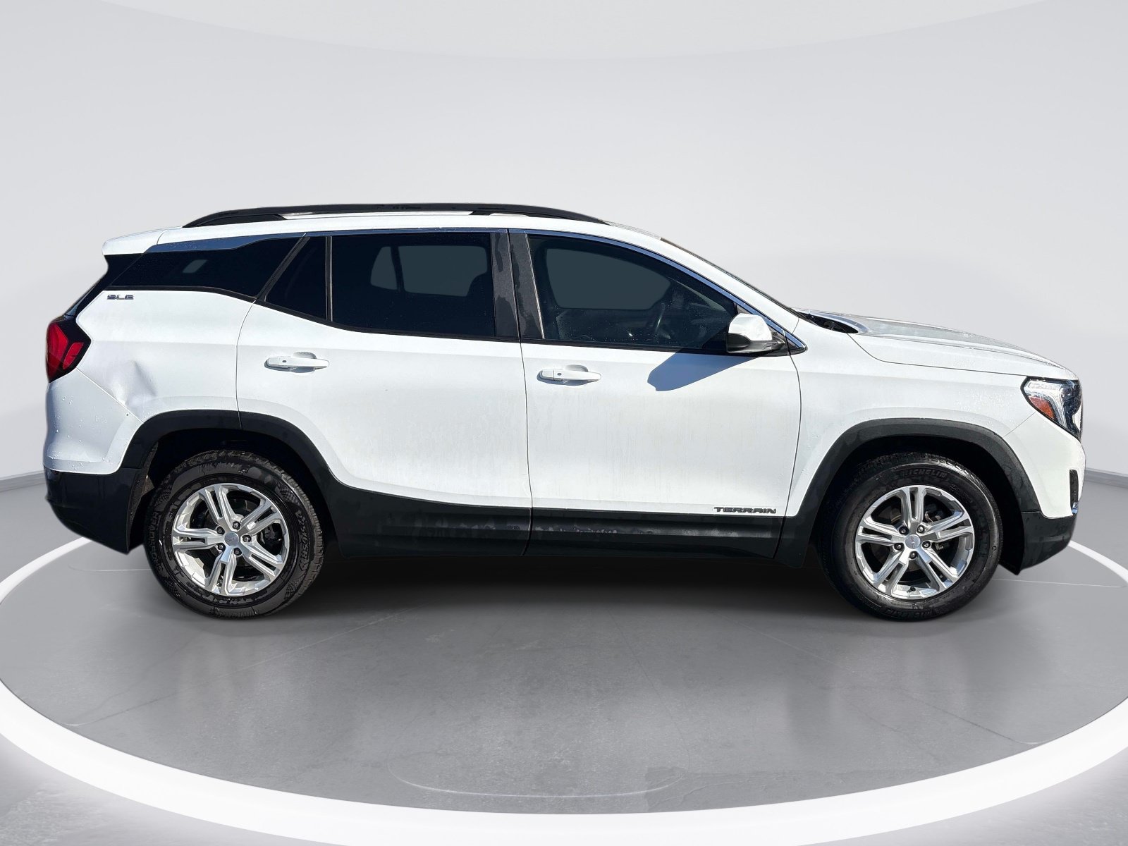 Used 2021 GMC Terrain SLE w/ Driver Convenience Package FWD image 9