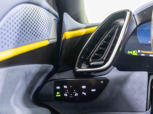 Certified 2025 Ferrari Roma Convertible image 32