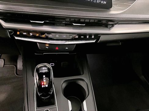 Used 2024 Cadillac XT4 Premium Luxury image 15