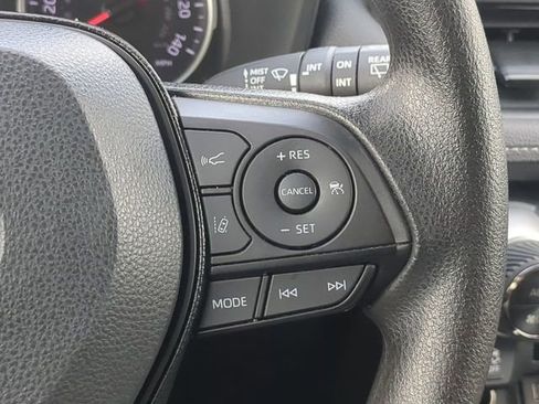 Used 2021 Toyota RAV4 XLE w/ Convenience Package FWD image 31