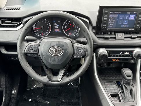 Used 2022 Toyota RAV4 LE image 15