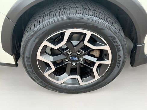 Used 2017 Subaru Crosstrek 2.0i Premium w/ Moonroof Package AWD/4WD image 11