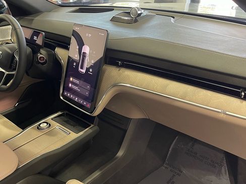 Used 2025 Volvo EX90 Ultra image 41