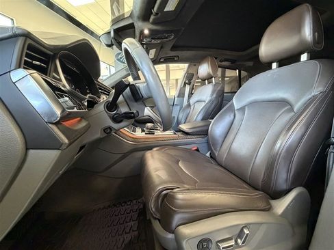 Used 2019 Audi Q8 Prestige image 19