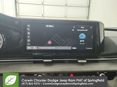 Used 2024 Kia Carnival EX image 26