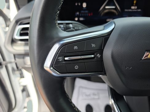 Used 2025 Chevrolet Traverse LT FWD image 31