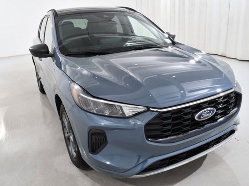 Used 2023 Ford Escape ST-Line w/ Tech Pack #1 image 4