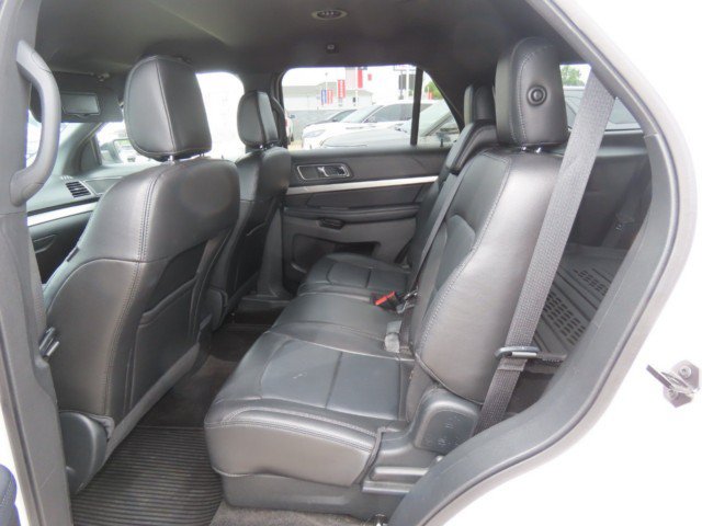 Used 2018 Ford Explorer XLT w/ Equipment Group 202A FWD image 19