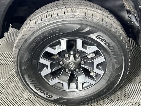 Used 2023 Toyota Tacoma TRD Off-Road image 9