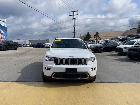 Used 2017 Jeep Grand Cherokee Limited AWD/4WD image 5