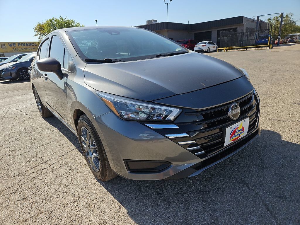 Used 2025 Nissan Versa S FWD image 2