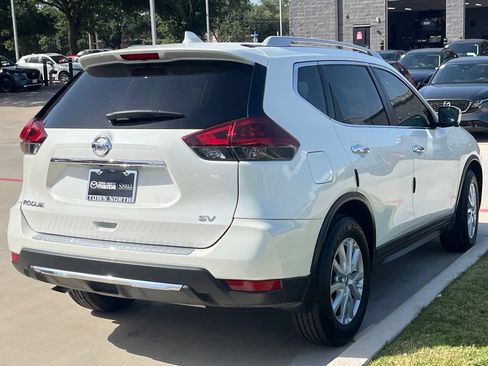 Used 2018 Nissan Rogue SV w/ Premium Package FWD image 3