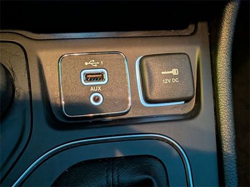 Certified 2020 Jeep Cherokee Latitude Lux w/ Comfort/Convenience Group image 23