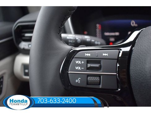 New 2026 Honda Pilot Touring image 12