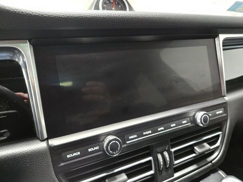 Used 2021 Porsche Macan S image 22