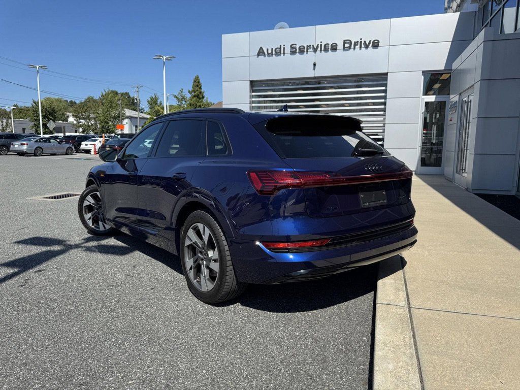 Used 2022 Audi e-tron Premium AWD/4WD image 16