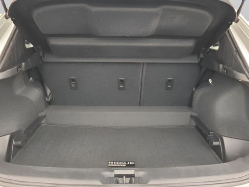 Used 2020 Nissan Rogue Sport S image 10