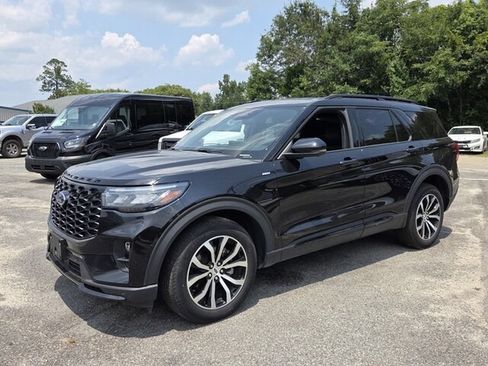 Used 2025 Ford Explorer ST-Line AWD/4WD image 4