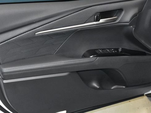 Used 2025 Toyota Camry XSE FWD image 4