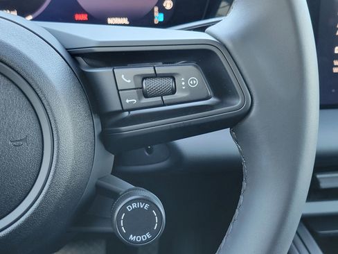 Used 2025 Porsche Macan Electric image 14