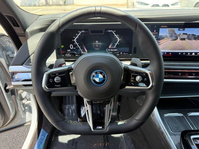Used 2026 BMW 750e xDrive AWD/4WD image 22