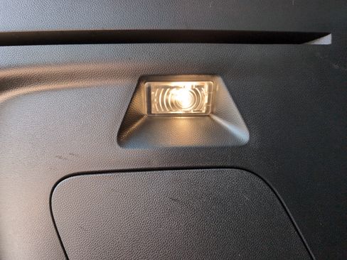 Used 2024 Chevrolet TrailBlazer LT AWD/4WD image 39