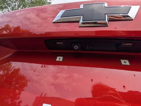 Used 2024 Chevrolet Trax RS w/ Sunroof Package FWD image 21