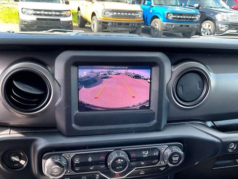 Used 2023 Jeep Wrangler Unlimited w/ Cold Weather Group AWD/4WD image 27