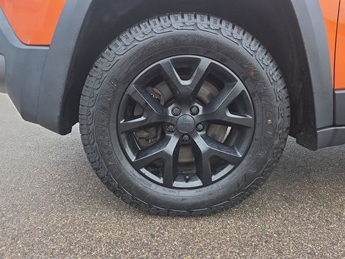 Used 2016 Jeep Cherokee Trailhawk image 13