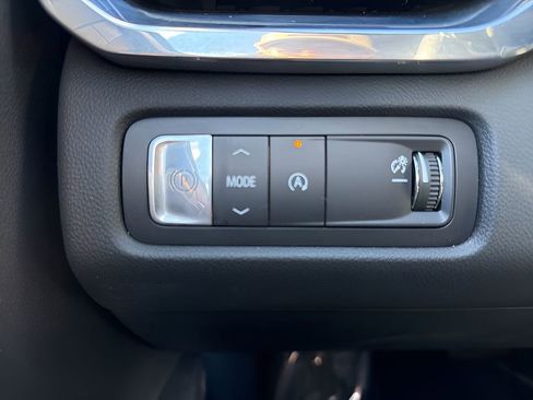 Used 2025 GMC Acadia Elevation FWD image 25