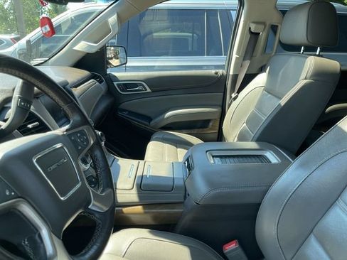 Used 2019 GMC Yukon Denali w/ Denali Ultimate Package AWD/4WD image 3