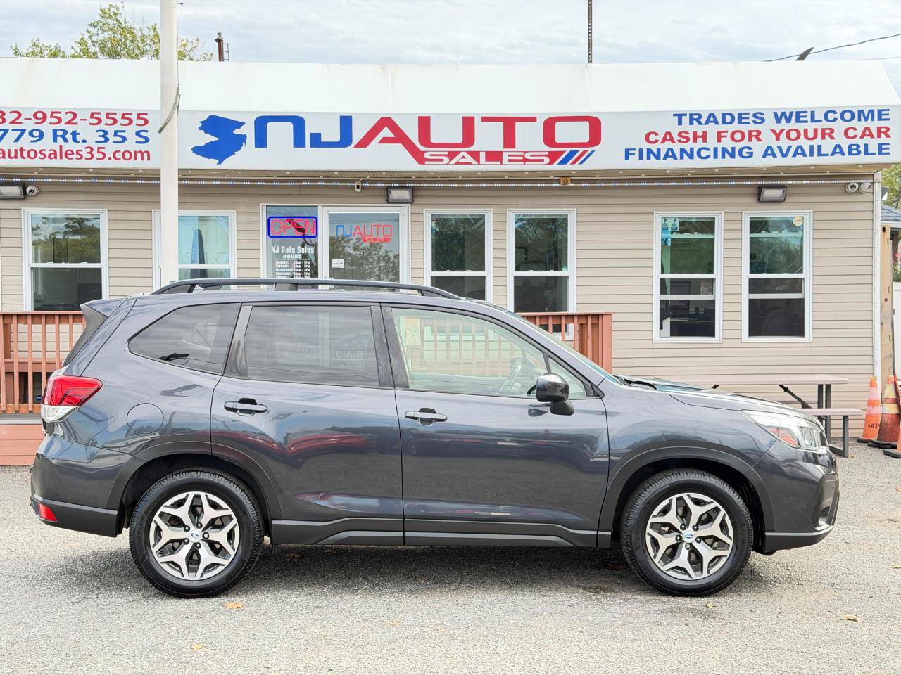 Used 2019 Subaru Forester Premium AWD/4WD image 3