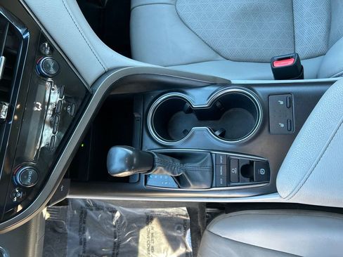Used 2024 Toyota Camry XSE FWD image 15