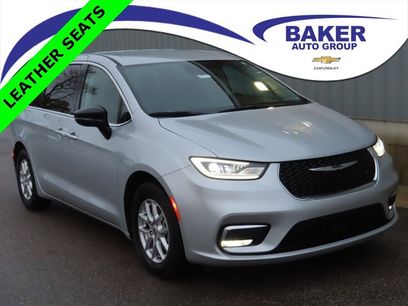 Used 2024 Chrysler Pacifica Touring-L