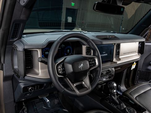 Used 2026 Ford Bronco Outer Banks AWD/4WD image 16