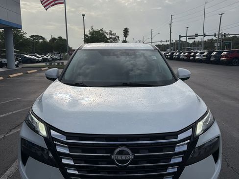 Used 2025 Nissan Rogue SV FWD image 8