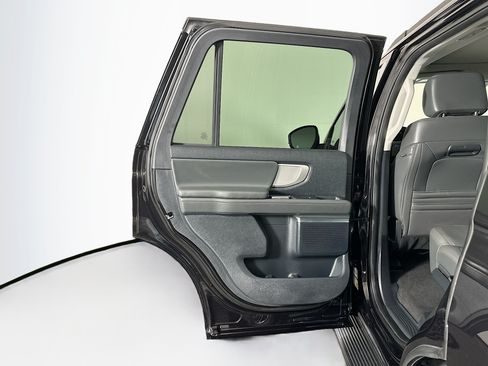 Used 2025 Ford Expedition Active AWD/4WD image 27