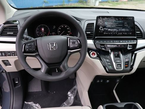 New 2026 Honda Odyssey Touring image 18
