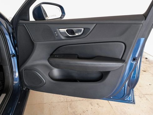 Used 2021 Volvo S60 T5 Momentum image 36