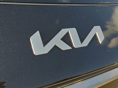 New 2025 Kia Niro SX image 4