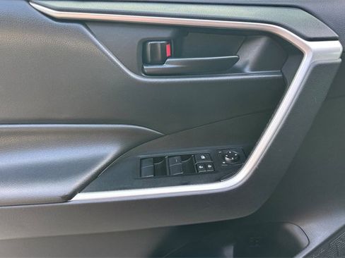Used 2021 Toyota RAV4 LE image 10