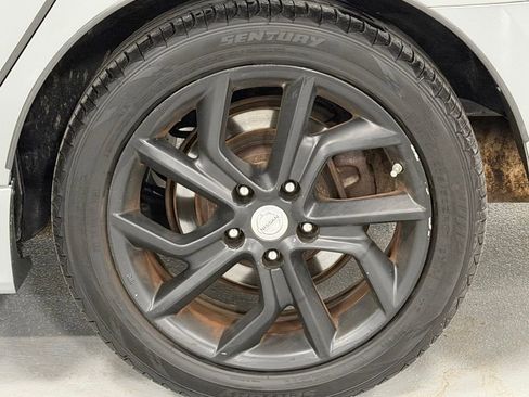 Used 2014 Nissan Sentra SR w/ SR Driver Package image 9