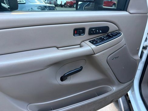 Used 2004 GMC Sierra 2500 SLT w/ Heavy-Duty Power Package AWD/4WD image 11