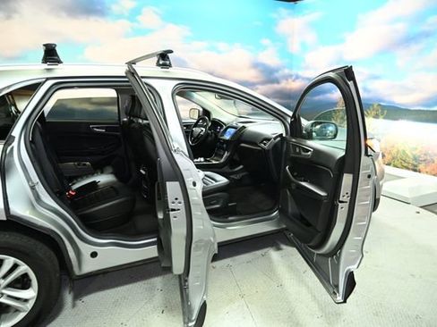 Used 2020 Ford Edge SEL w/ Convenience Package image 49