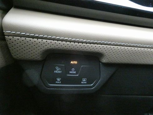 Used 2026 Volkswagen Atlas SE AWD/4WD image 14