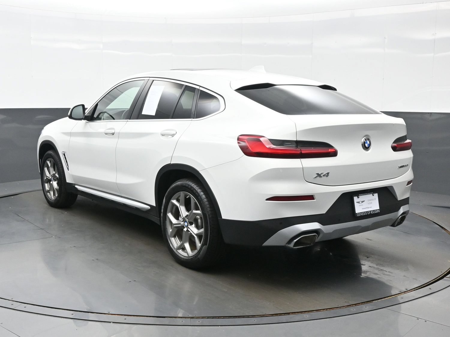 Used 2025 BMW X4 xDrive30i AWD/4WD image 4