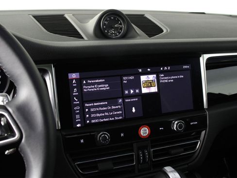Used 2025 Porsche Macan image 13